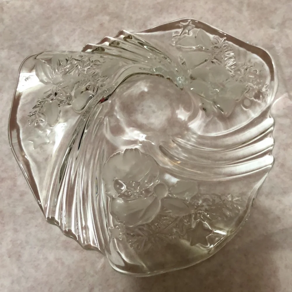 Mikasa Christmas Medley 9” Bon Bon Plate